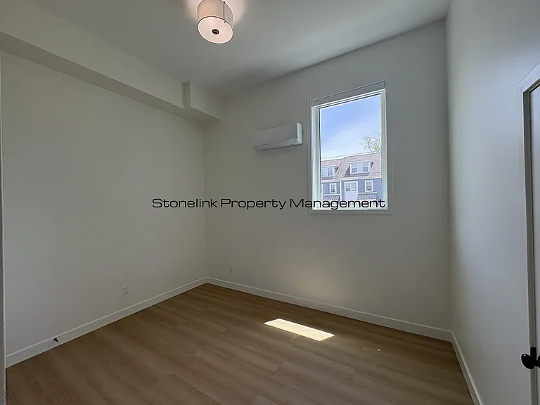 265 Manton Ave — Photo 30