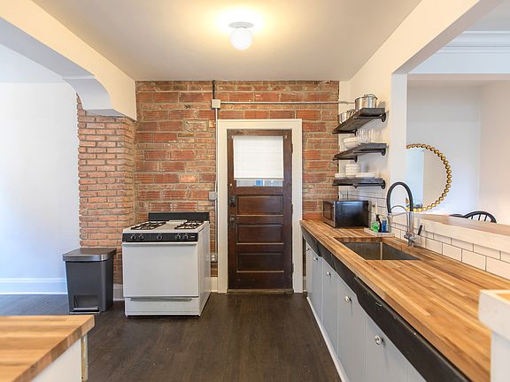 5th image of 1665 Clarence Ave #4