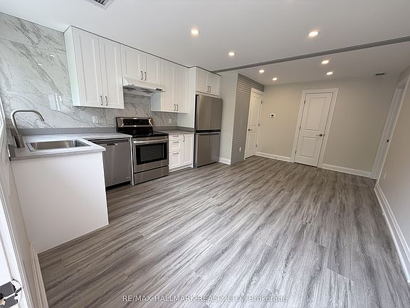 2nd image of 382 Burnhamthorpe Rd