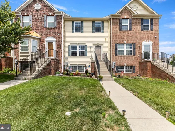 10 Riparian Ln, Ranson, WV 25438