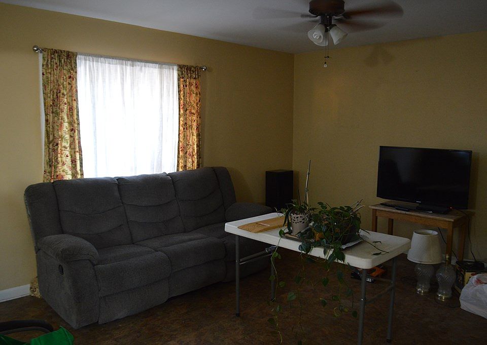 2nd image of 303 NW Avenue I