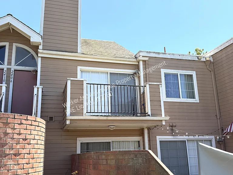 2406 Village Grn — Photo 2