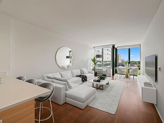 2nd image of 2030 1/2 Hudson St #721