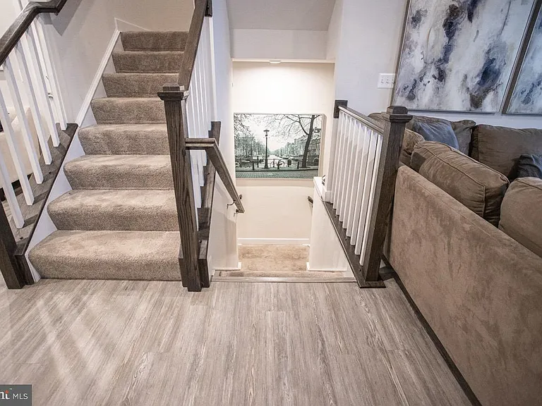 7821 Cove Point Dr — Photo 16