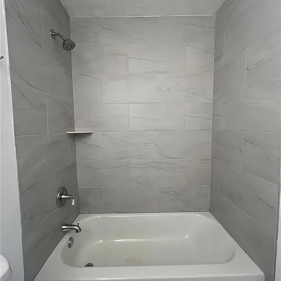 2082 Lenoa Ln — Photo 5