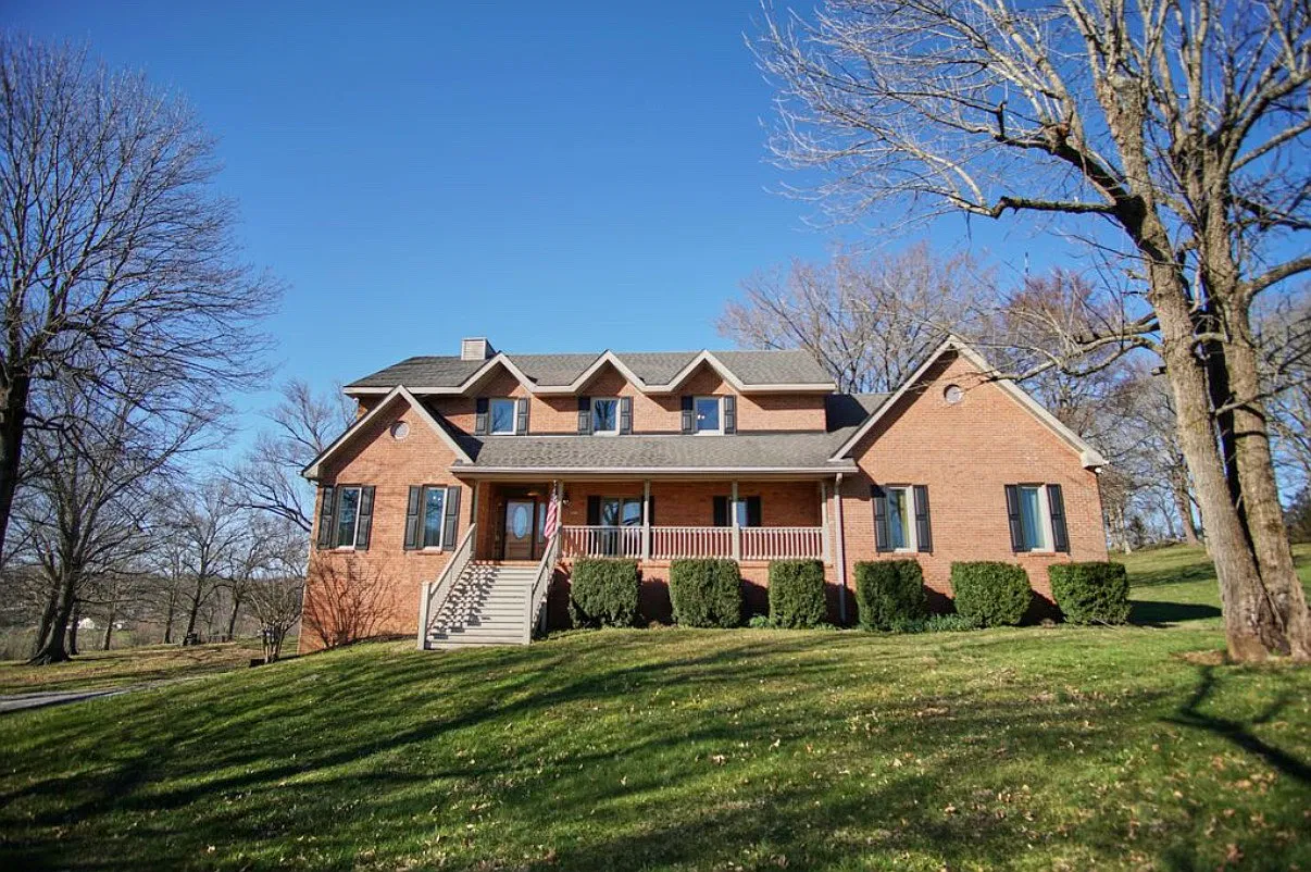 4 bed, 3.5 bath, 3500 sqft, $3,800 — Photo 1