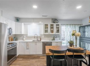 242 SW Pinetree Ln, Lees Summit, MO 64063