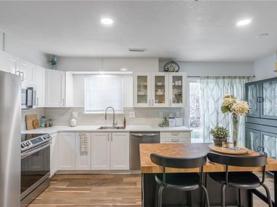 242 SW Pinetree Ln, Lees Summit, MO, 64063