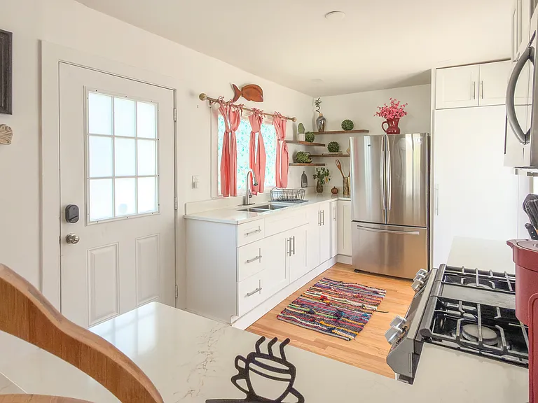 1450 Hawthorne Way — Photo 9