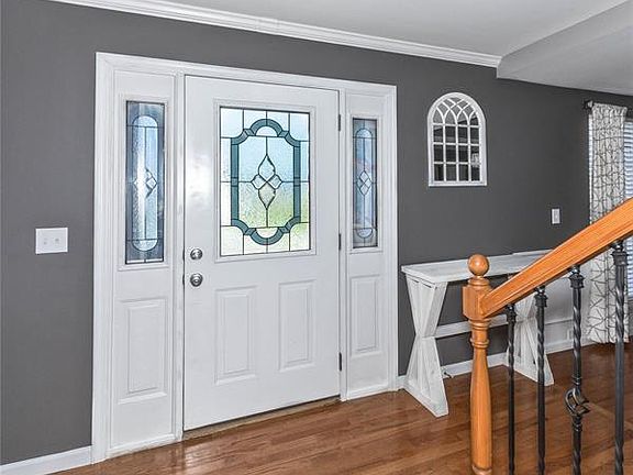 3rd image of 6756 Oxford Ln