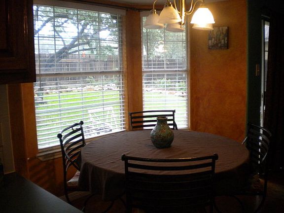 4th image of 1902 Ramona Cir