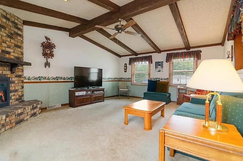 3 bed, 2.0 bath, 2158 sqft, $2,499 — Photo 4
