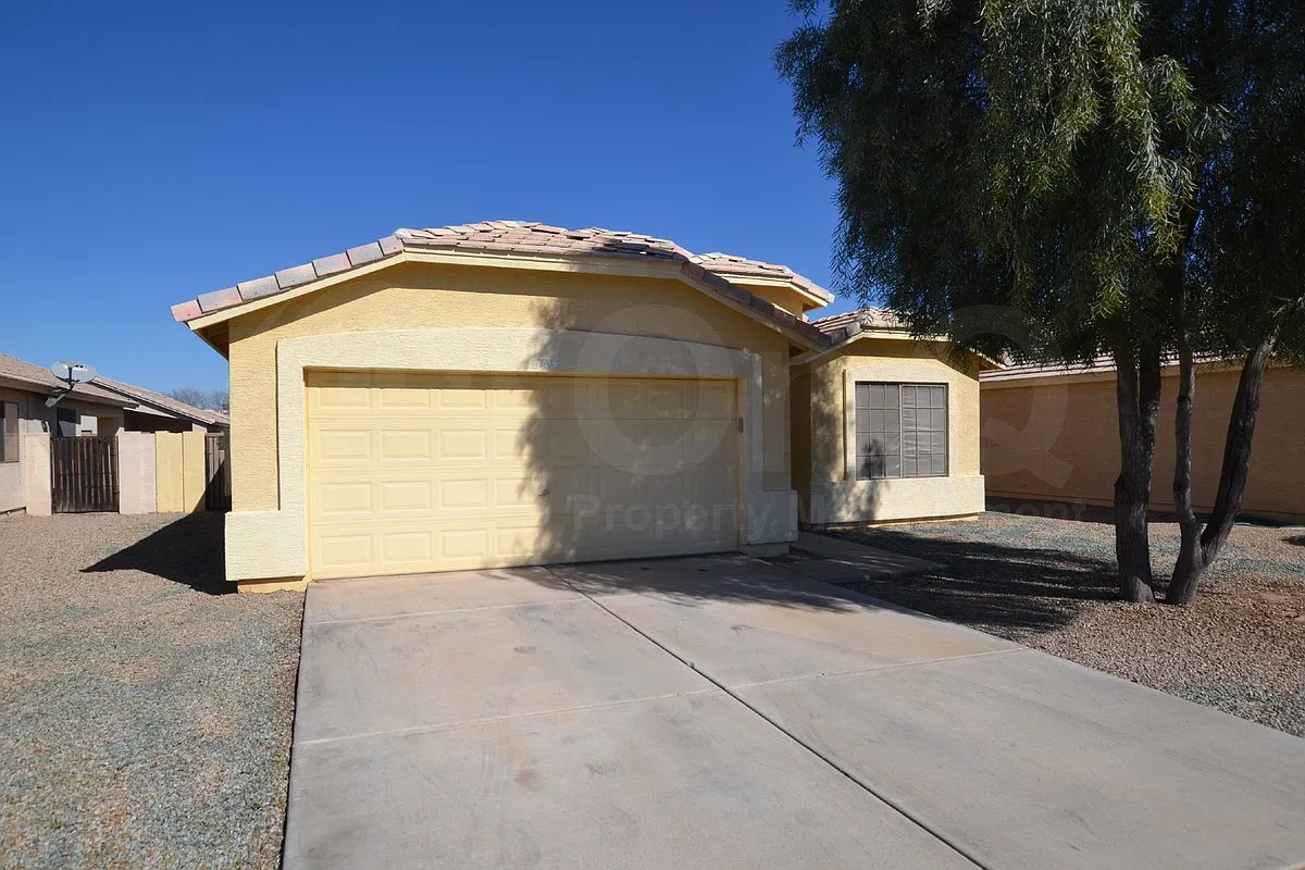 3 bed, 2.0 bath, 1562 sqft, $2,199 — Photo 2