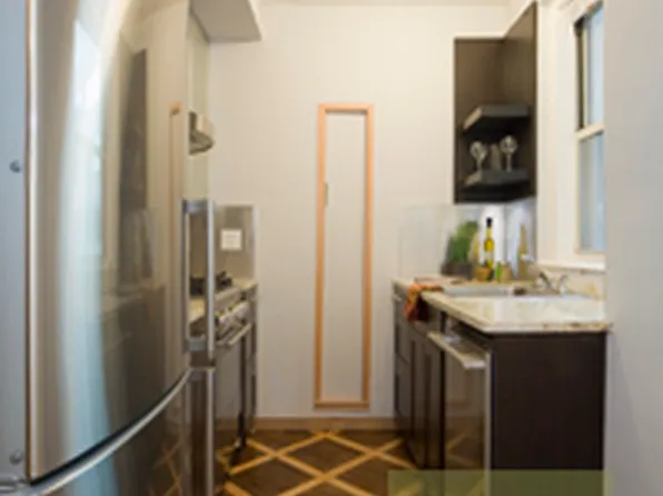 333 East 43rd Street image 1 of 7