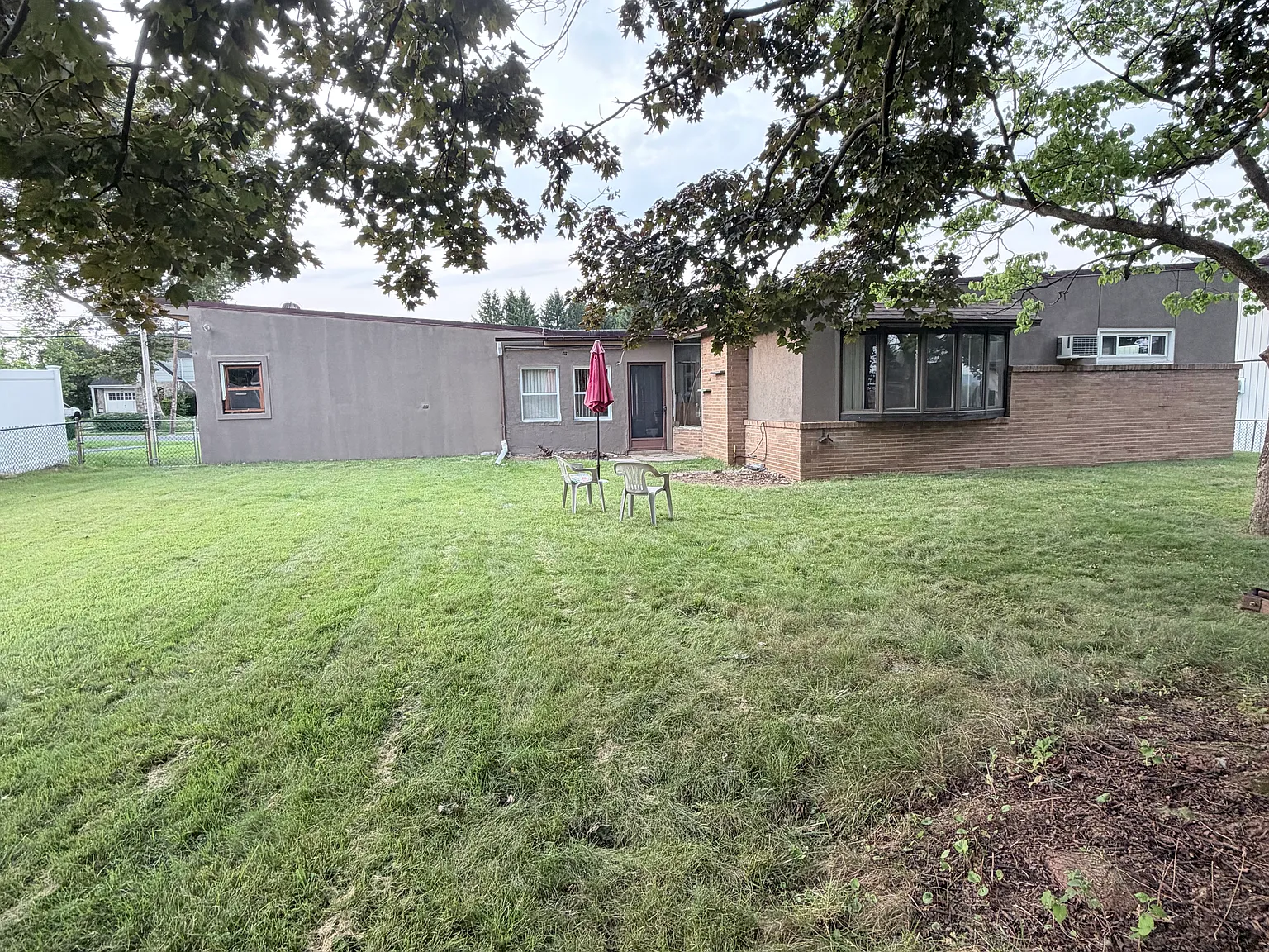 3 bed, 1.5 bath, 1442 sqft, $2,500 — Photo 4