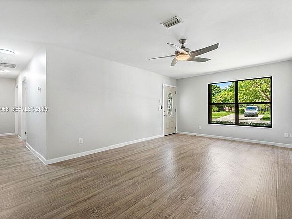 2nd image of 1367 Riverside Cir