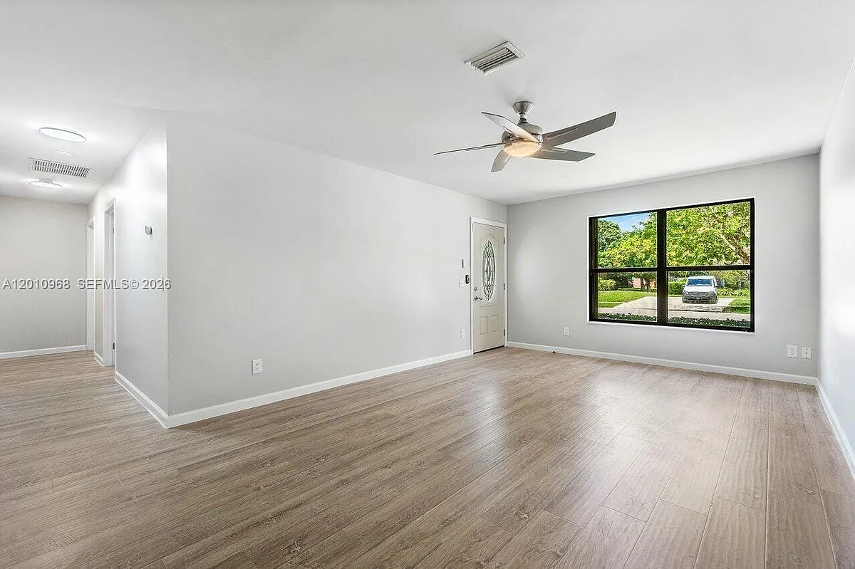 Building Photo - 1367 Riverside Cir