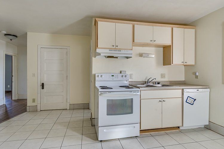 2nd image of 1015 S Barstow St Unit 2