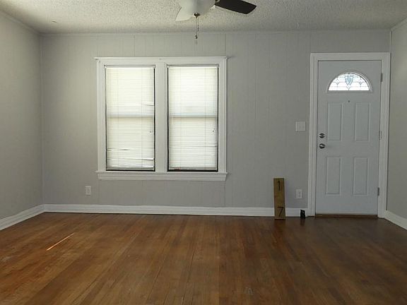 4th image of 107 NE Arlington Dr