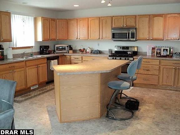 3rd image of 18387 Newport Dr
