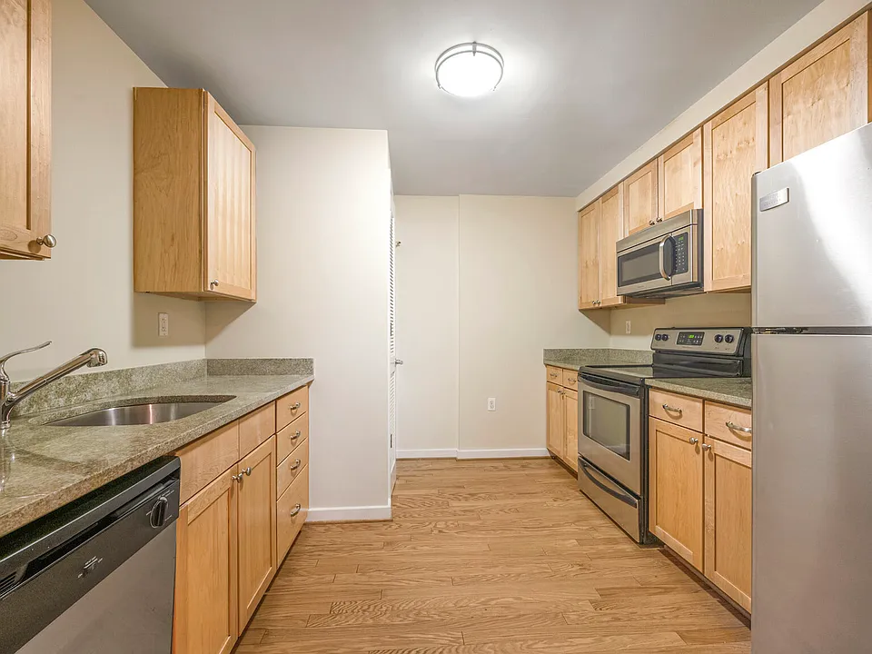 875 N Street Apartments