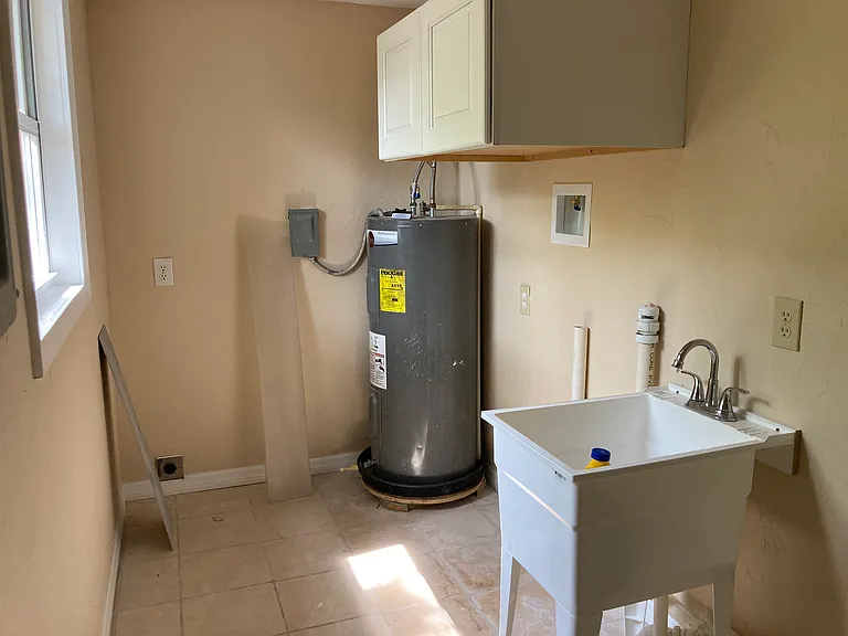 3195 Irving St — Photo 4