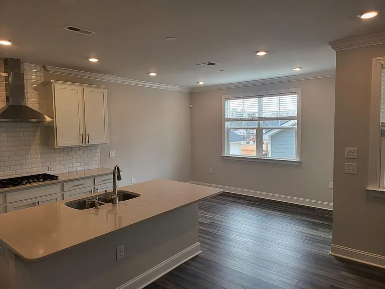 761 Cormiche Ln — Photo 6
