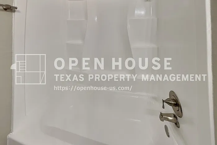 905 Freshwood Ct — Photo 20