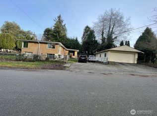 27 SW 102nd St, Seattle, WA 98146