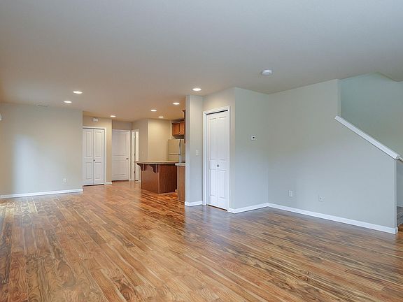 4th image of 3992 SE Lone Oak St