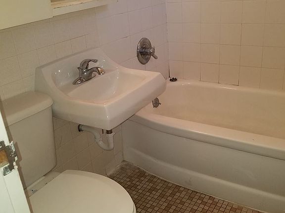 5th image of 305 1st Ave NW APT 2B