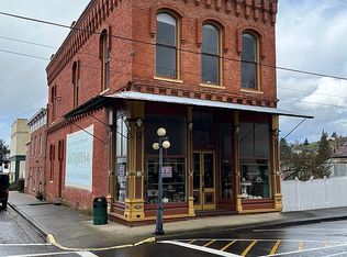 207 NE Locust St, Oakland, OR 97462