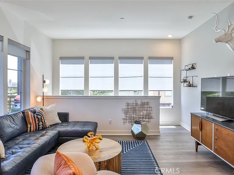 1207 Doheny Way — Photo 9