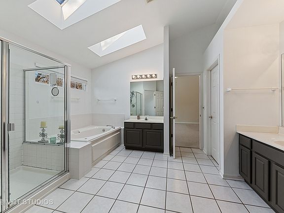 4th image of 1424 Somerset Ct