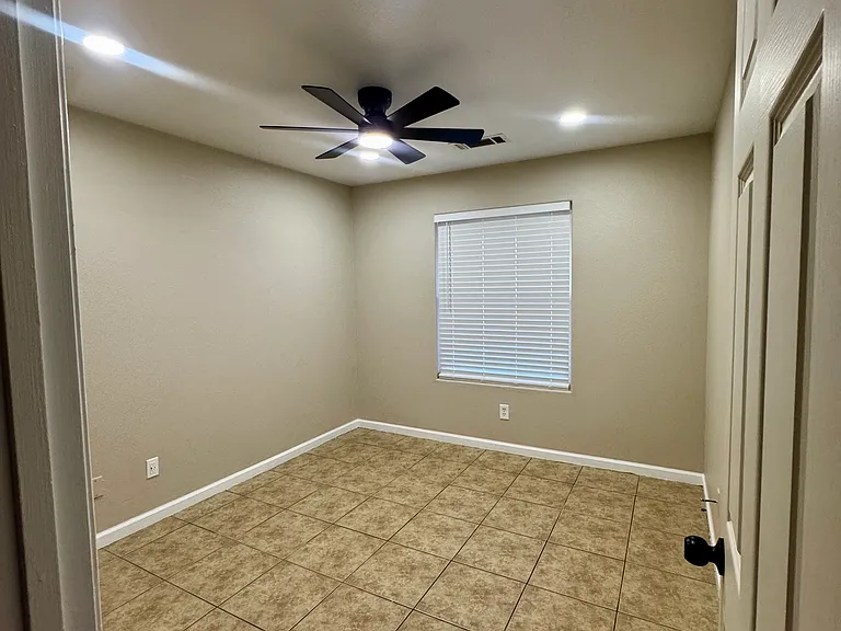 704 Lassen Ave — Photo 3