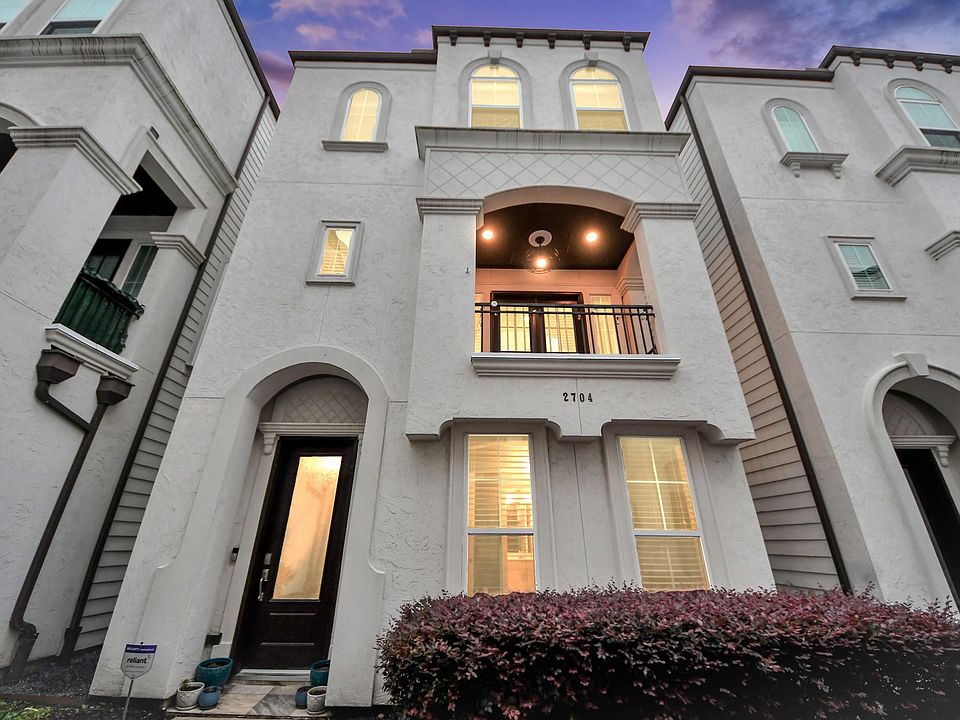1st image of 2704 Freund St