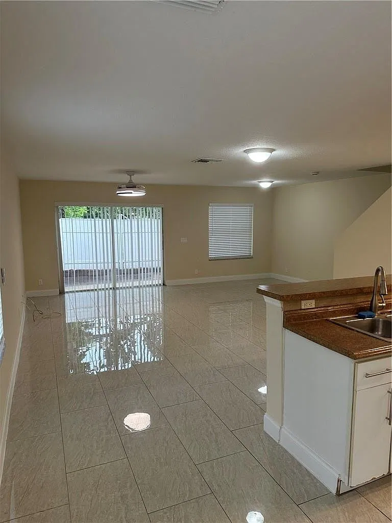 3 bed, 2.5 bath, 1643 sqft, $2,750 — Photo 3