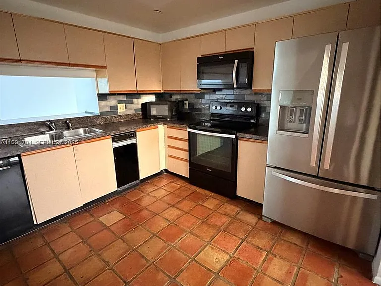 7460 La Paz Blvd #310 — Photo 28