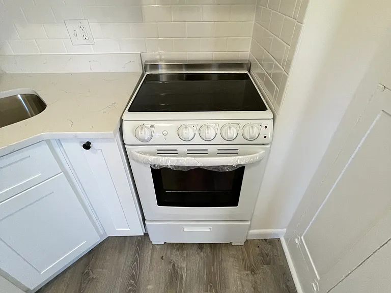 504 Beacon St — Photo 8