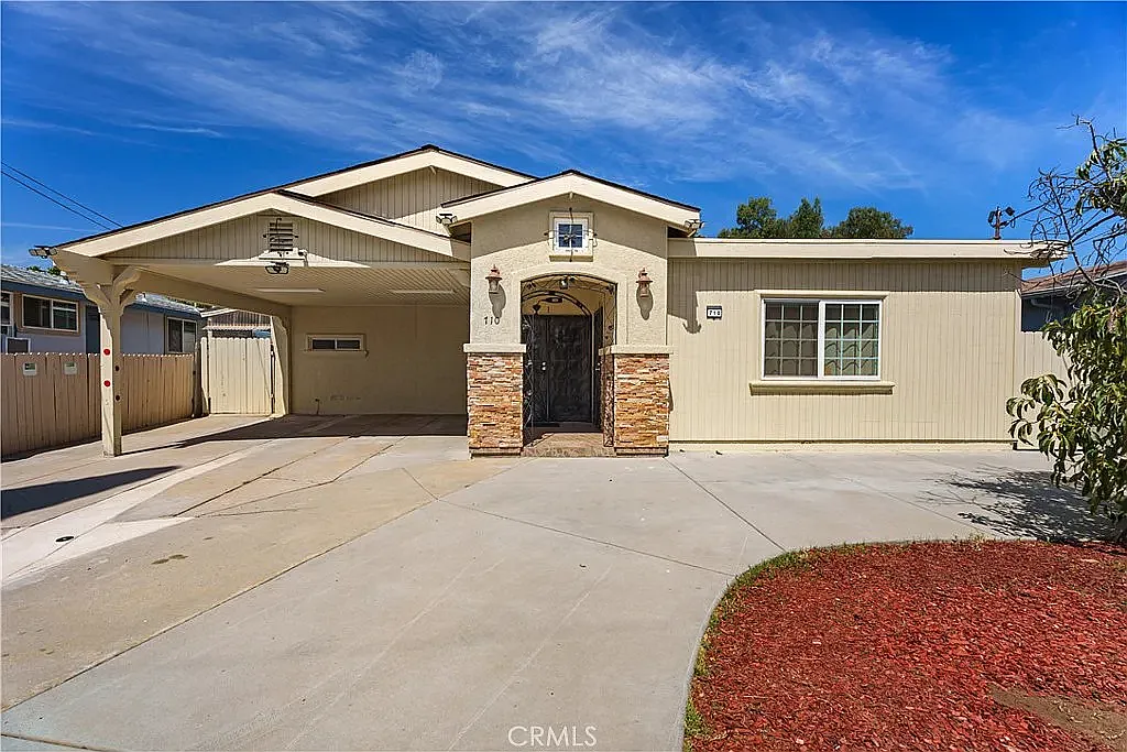 1 bed, 470 sqft, $2,200 — Photo 1