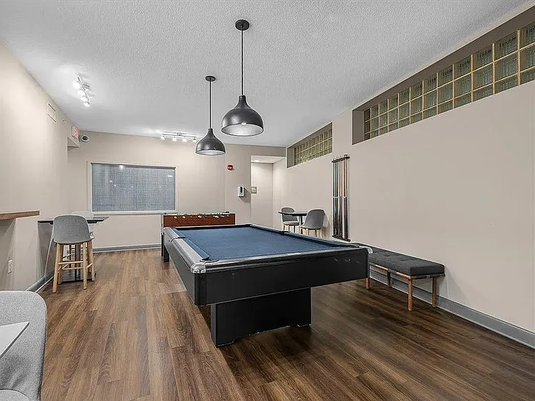 Community/game room (2nd floor)