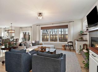 521 Prairie View Rd, Williams Bay, WI 53191