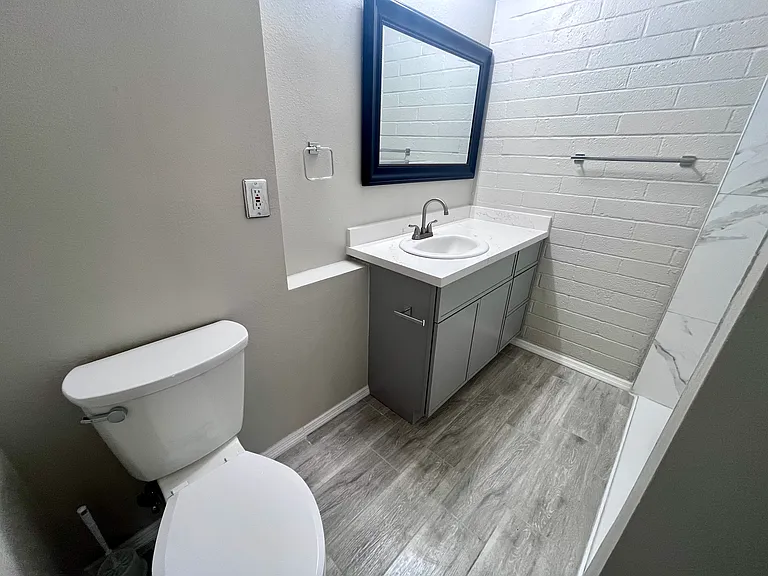 1828 W Tuckey Ln — Photo 15