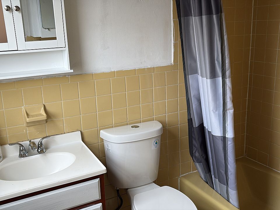 2nd image of 28 Columbia Ave APT 2L