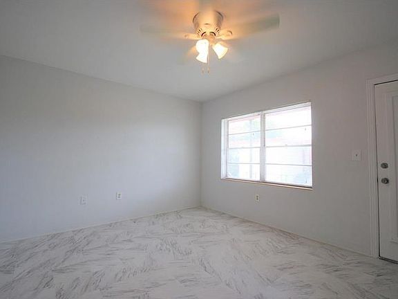 2nd image of 433 NE 82nd St APT 10