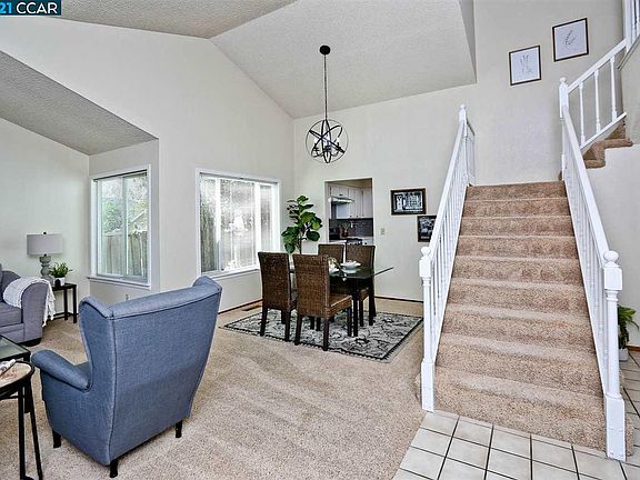 3rd image of 413 Sandy Hill Ct