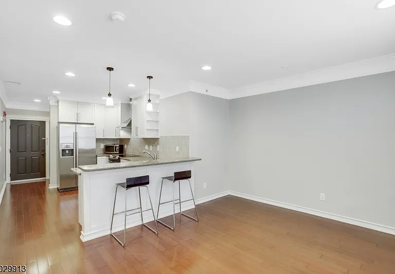 10-12 Elmer St #L — Photo 9
