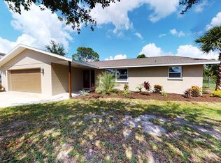 1496 Crest Dr, Englewood, FL 34223