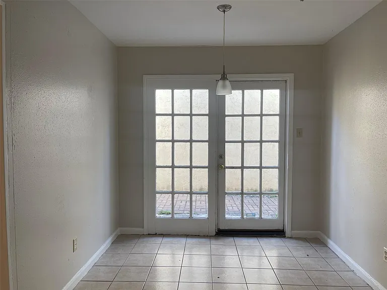 7715 Rolling Ridge Dr — Photo 8