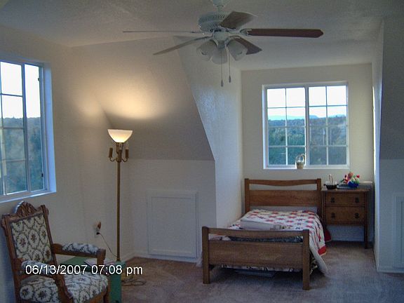 upstairs bedrm